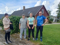 Kätrin Kubo (keskel) Tõrva vallast ühines jooksuga Karksi-Nuias ja teenis mälestusmedali. Foto: Juhan Änilane 
