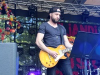 Ansambel Nikns Suns XXIX Viljandi pärimusmuusika festivalil. Foto: Urmas Saard / Külauudised