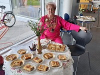 Eesti toit väärikate moodi Pärnu kolledži fuajees. Foto: Urmas Saard / Külauudised