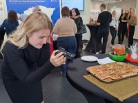 Eesti toit väärikate moodi Pärnu kolledži fuajees. Foto: Urmas Saard / Külauudised