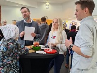 Eesti toit väärikate moodi Pärnu kolledži fuajees. Foto: Urmas Saard / Külauudised