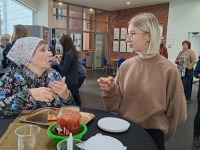 Eesti toit väärikate moodi Pärnu kolledži fuajees. Foto: Urmas Saard / Külauudised