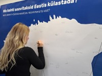 Eesti toit väärikate moodi Pärnu kolledži fuajees. Foto: Urmas Saard / Külauudised