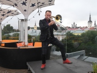 009 Ruslan Trochynskyi.  Ekstaatiline tants Solarise katuseaias. Foto Urmas Saard Külauudised