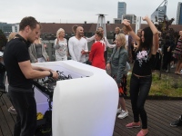 036 Ekstaatiline tants Solarise katuseaias. Foto Urmas Saard Külauudised