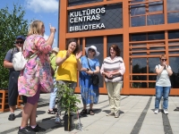 Erasmus+ täiskasvanuhariduse projekti „Kes need jäljed siia jättis, kes neid jälgi mööda käis?” lõpetamine Vievises. Foto: Urmas Saard / Külauudised