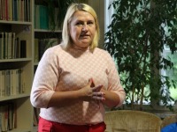 „Erich Rooduse nimelise kutsehariduse stipendiumi” sõlmimise päeval Raeküla Vanakooli keskuse fuajees. Foto: Mikko Selg