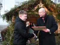 Esimese Erich Rooduse nimelise stipendiumisertifikaadi üle andmine Martin Mäevälile. Foto: Urmas Saard / Külauudised