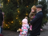 Esimesel adventpühal Sindi Keskväljakul. Foto: Urmas Saard / Külauudised