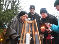 Esimesel adventpühal Sindi Keskväljakul. Foto: Urmas Saard / Külauudised