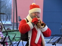 Esimesel adventpühal Sindi Keskväljakul. Foto: Urmas Saard / Külauudised