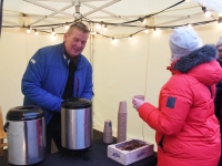 Esimesel adventpühal Sindi Keskväljakul. Foto: Urmas Saard / Külauudised