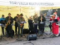 Esimesel adventpühal Sindi Keskväljakul. Foto: Urmas Saard / Külauudised