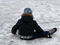 Esimest päeva Sindi liuväljal. Foto: Urmas Saard / Külauudised