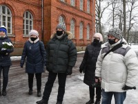 Eesti Vabariigi 103. aastapäeval Julius Friedrich Seljamaa monumendi juures. Foto: Urmas Saard / Külauudised