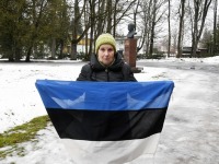 Eesti Vabariigi 103. aastapäeval Julius Friedrich Seljamaa monumendi juures. Foto: Urmas Saard / Külauudised