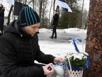 Eesti Vabariigi 103. aastapäeval Julius Friedrich Seljamaa monumendi juures. Foto: Urmas Saard / Külauudised