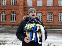 Eesti Vabariigi 103. aastapäeval Julius Friedrich Seljamaa monumendi juures. Foto: Urmas Saard / Külauudised