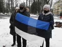 Eesti Vabariigi 103. aastapäeval Julius Friedrich Seljamaa monumendi juures. Foto: Urmas Saard / Külauudised