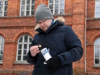 Eesti Vabariigi 103. aastapäeval Julius Friedrich Seljamaa monumendi juures. Foto: Urmas Saard / Külauudised