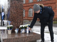 Eesti Vabariigi 103. aastapäeval Julius Friedrich Seljamaa monumendi juures. Foto: Urmas Saard / Külauudised