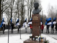 Eesti Vabariigi 103. aastapäeval Julius Friedrich Seljamaa monumendi juures. Foto: Urmas Saard / Külauudised
