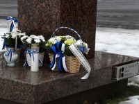 Eesti Vabariigi 103. aastapäeval Julius Friedrich Seljamaa monumendi juures. Foto: Urmas Saard / Külauudised