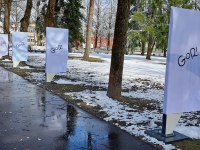 Gorile pühendatud välinäituse avamine Pärnus Pargi tänava servas. Foto: Urmas Saard / Külauudised