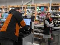 Grossi toidupoe avamisel Paikusel. Foto: Urmas Saard / Külauudised