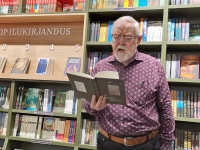 Jaak Känd Raamatu ja Roosi päeval Pärnu Rahva Raamatus. Foto: Urmas Saard / Külauudised