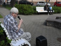 Jaak Känd XXIX Viljandi pärimusmuusika festivali ajal Laidoneri pargis muinasjutte vestmas. Foto Urmas Saard Külauudised