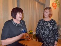 Jõgevamaa Sädeinimene 2020 Karina Kaarepere ja Jõgevamaa Kodukandi ühenduse juhatuse esimees Liia Lust. Foto: Aivar Kokk