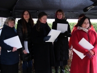Jõulujumalateenistus Raeküla Vanakooli keskuse esisel. Foto: Urmas Saard / Külauudised