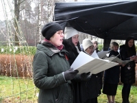 Jõulujumalateenistus Raeküla Vanakooli keskuse esisel. Foto: Urmas Saard / Külauudised