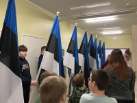 Kalmetu koolipere Tartu rahu 103. aastapäeval. Foto Kadri Lorup