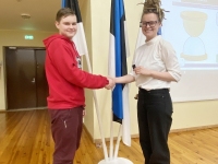 Kalmetu koolipere Tartu rahu 103. aastapäeval. Foto Kadri Lorup