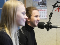 Kelly-Ly Tomingas ja Aksel Verlin Tre Raadio Pärnu stuudios. Foto: Urmas Saard / Külauudised
