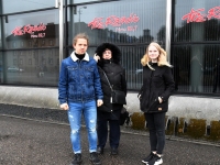 Mari Suurväli oma õpilastega Tre Raadiost väljumisel.  Foto: Urmas Saard / Külauudised