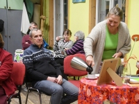 Kirjandushuviliste kohtumine loomingulise koosseisuga Raeküla kogukonnakeskuses. Foto: Urmas Saard / Külauudised