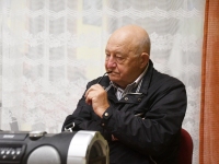 Kirjandushuviliste kohtumine loomingulise koosseisuga Raeküla kogukonnakeskuses. Foto: Urmas Saard / Külauudised