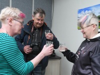 Kolme hobipiltniku looming Sindi raamatukogus. Foto: Külauudised