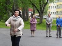 Kolme lipu heiskamise tseremoonia Sindi gümnaasiumi ees. Foto: Urmas Saard / Külauudised