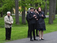Kolme lipu heiskamise tseremoonia Sindi gümnaasiumi ees. Foto: Urmas Saard / Külauudised