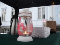 Kolmekuningapäeval Raeküla Vanakooli keskuse instalatsiooni juures. Foto: Urmas Saard / Külauudised