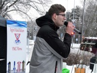 Kolmekuningapäeval Raeküla Vanakooli keskuse instalatsiooni juures. Foto: Urmas Saard / Külauudised