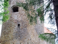 32 Muistse Liivimaa pealinna ordulinnuse varemetes