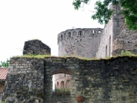35 Muistse Liivimaa pealinna ordulinnuse varemetes