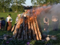 046 Līgo Ķoņu kalns’i mäel. Foto: Urmas Saard / Külauudised