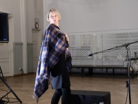 014 Liia Kanemägi monoetendus "Pikk tige vanaeit" Raeküla Vanakooli keskuses. Foto: Urmas Saard / Külauudised