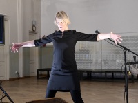 016 Liia Kanemägi monoetendus "Pikk tige vanaeit" Raeküla Vanakooli keskuses. Foto: Urmas Saard / Külauudised